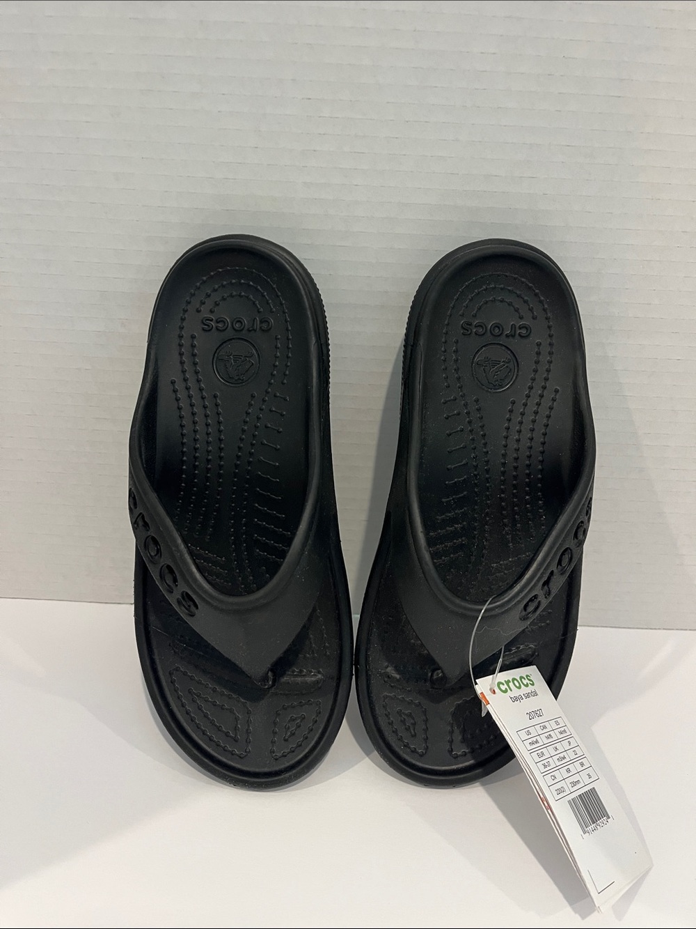 CROCS Baya  Flip Flops Women’s 6 NWT